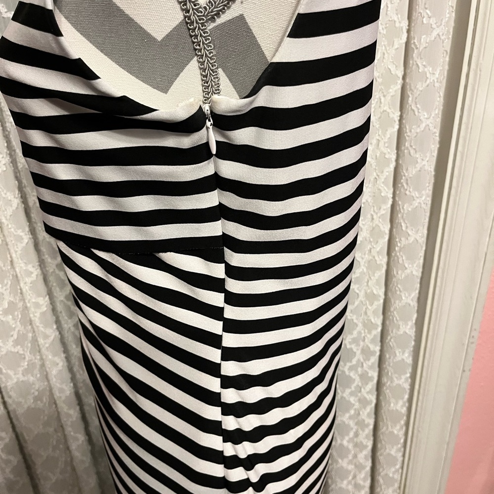 Dress - Picture 3 of 6